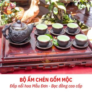 Ấm chén gốm mộc Bát Tràng đắp nổi bọc đồng mã AC2010