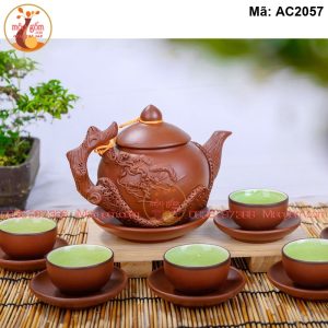 Bộ ấm trà gốm Bát Tràng men mộc đỏ đắp nổi cành Tùng mã AC2057