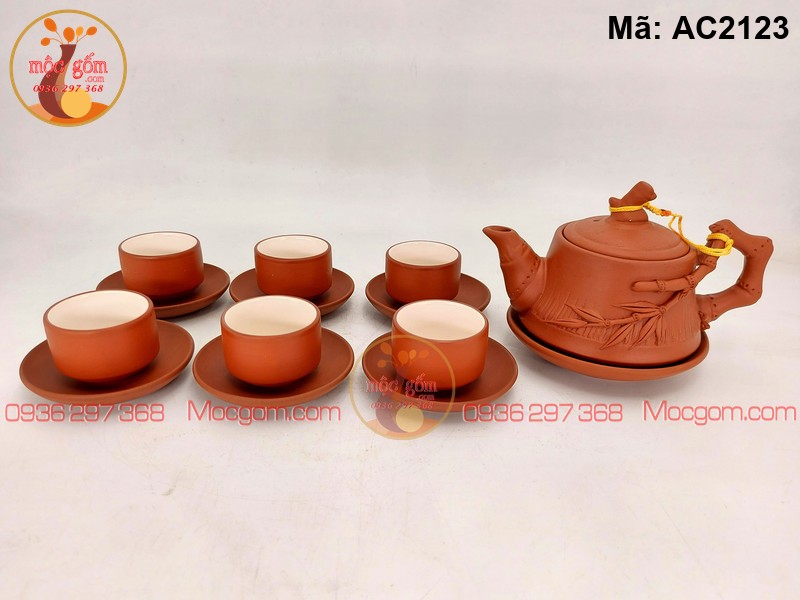 Nghệ nhân Bát Tràng chế tác ấm chén gốm
